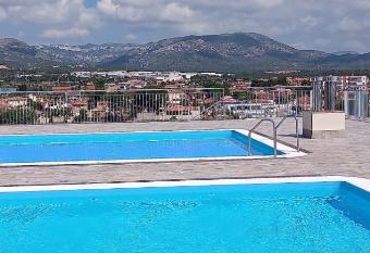 Apartamento con vista en L Hospitalet del Infant allows 18 year olds to book a room