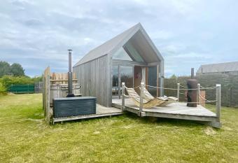Lushna 11 Lux Suite at Lee Wick Farm Cottages & Glamping has Balcony rooms
