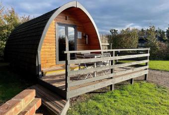 MegaPod 3 at Lee Wick Farm Cottages & Glamping has Balcony rooms