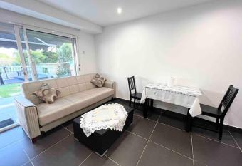 Appartement   l  gant - 12min CDG has Balcony rooms