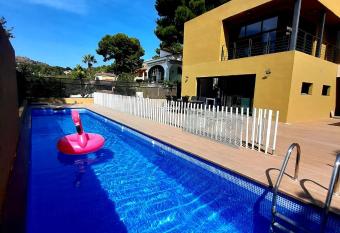 Luxury Apartment Naquera Chalet 298 con Piscina has rooms with a private hot tub