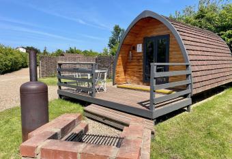 MegaPod 1 at Lee Wick Farm Cottages & Glamping has Balcony rooms