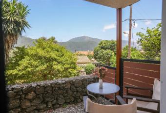 Angela s flat studio - Dassia Corfu has Balcony rooms