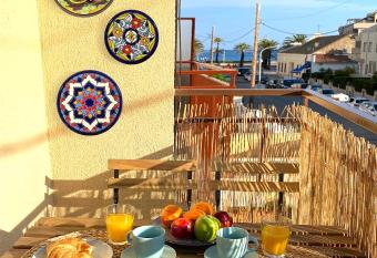 Beach flat with terrace has Balcony rooms