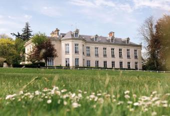 H  tel Chateau de Maffliers - Demeures de Campagne allows 18 year olds to book a room