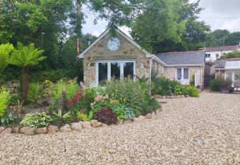 Tree Fern Barn has Balcony rooms