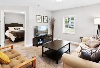 3BR free parking free Wi-Fi near dntown St Paul allows 18 year olds to book a room