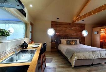 Bulles d un soir Gite SPA allows 18 year olds to book a room