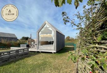 Lushna 7 Petite at Lee Wick Farm Cottages & Glamping has Balcony rooms
