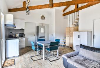 Grand appartement au bourg de Mimizan - 6 couchages has Balcony rooms