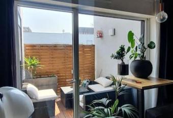 Appartement de charme aux portes de Paris has Balcony rooms