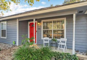 Cozy 2BR Family Home Near Navarre Beach has Balcony rooms