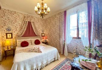 Camera Romantica con Giardino in Dimora Storica - La Soffitta del Novecento - B&B Palazzo Robicci has Balcony rooms