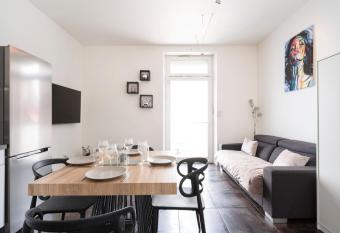 Large luxurious one-bedroom apartment sleeping 4 with private terrace has Balcony rooms