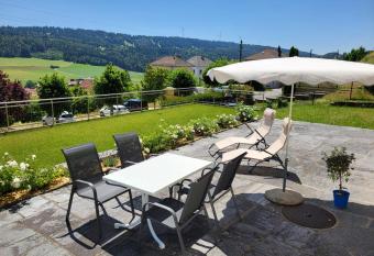 Les petits Rosiers allows 18 year olds to book a room