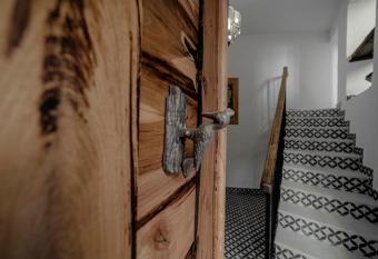 Casa Paulina Mexiamora allows 18 year olds to book a room