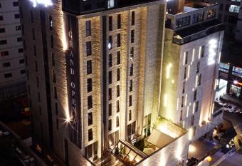 JS The Classic Hotel allows 18 year olds to book a room