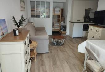 Au charme de St Georges has Balcony rooms