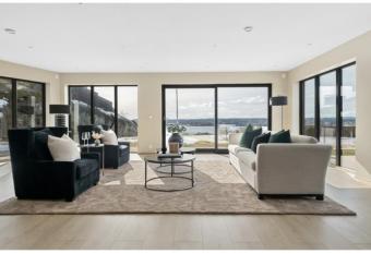 Moderne Nydelig funkis Villa med Panorama Utsikt has Balcony rooms