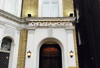 Chelsea House Hotel - B&B allows 18 year olds to book a room