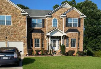 Sweet Home - Bellemeade Drive Douglasville allows 18 year olds to book a room