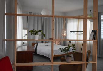 BnBright 5  from Athens Airport allows 18 year olds to book a room