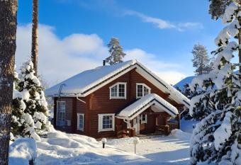 Tahko Hills has rooms with a private hot tub