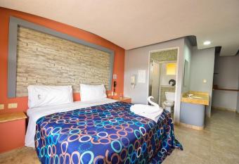 Motel Venecia allows 18 year olds to book a room