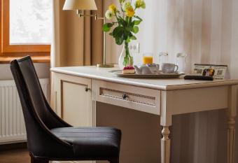 Premier Geneva Hotel has Balcony rooms