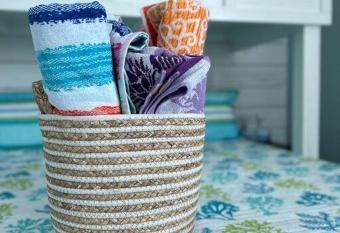 Beachfront - Hot Tub - Bbq - 14 Guests has rooms with a private hot tub