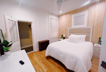 Modern, Stylish Room! Backyard Oasis & Lounge! Perfect For Working Travelers! has Balcony rooms