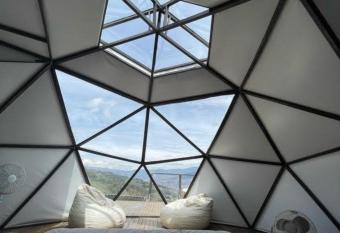 Glamping ecoglam Medell  n has rooms with a private hot tub