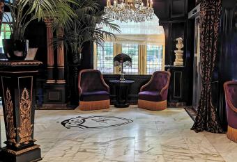 Apollofirst Boutique Hotel has Balcony rooms