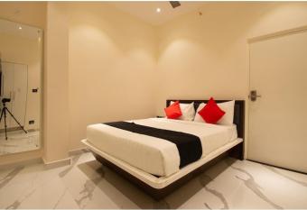 Hotel golden way allows 18 year olds to book a room