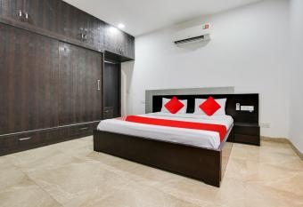 OYO Flagship 11 Inn Sisbro Retreat allows 18 year olds to book a room