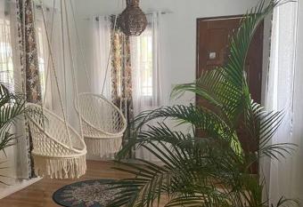 Flowery House in Puerto Galera has Balcony rooms