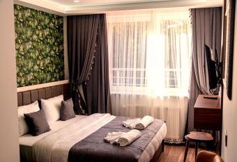 Hotel Yaman allows 18 year olds to book a room