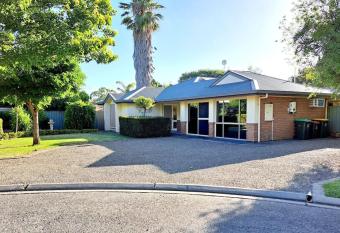 Welcome to Schnippen Inn. allows 18 year olds to book a room