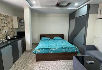 New Penthouse & Kitchen Near Beach with Parking has Balcony rooms