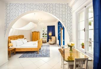 Pension Fortna allows 18 year olds to book a room