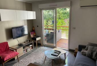 Charmant Type 2 avec terrasse has Balcony rooms