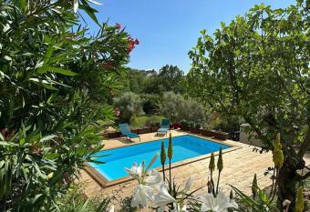 Villa proven  ale Les Figuiers - Piscine chauff  e allows 18 year olds to book a room