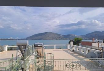   ome Rent Chalkida has rooms with a private hot tub