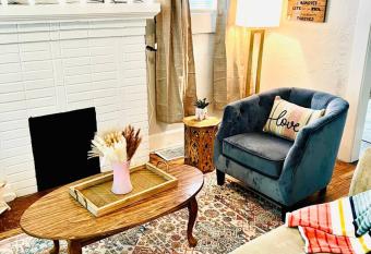 Cozy bungalow with Grill near Crossplex has Balcony rooms