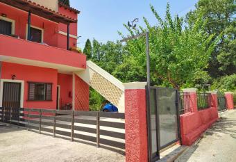 La Nona Studios has Balcony rooms
