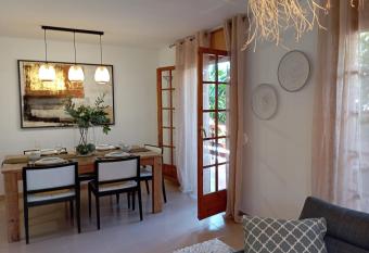 Castanyers Casa en Castelldefels has Balcony rooms