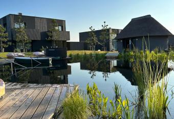 Amber House l Mano Jura 3 has rooms with a private hot tub