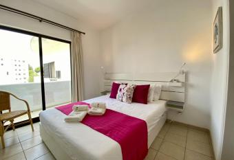 Vilamoura Twins 1 With Pool by Homing allows 18 year olds to book a room