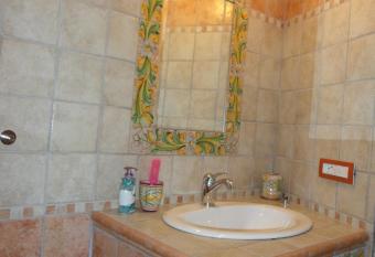 La Casa di Petra has rooms with a private hot tub