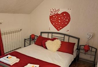 CASA ARIAN allows 18 year olds to book a room